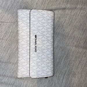 White Mk Wallet